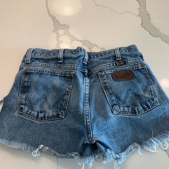 Wrangler cut off Jean shorts - Picture 2 of 6